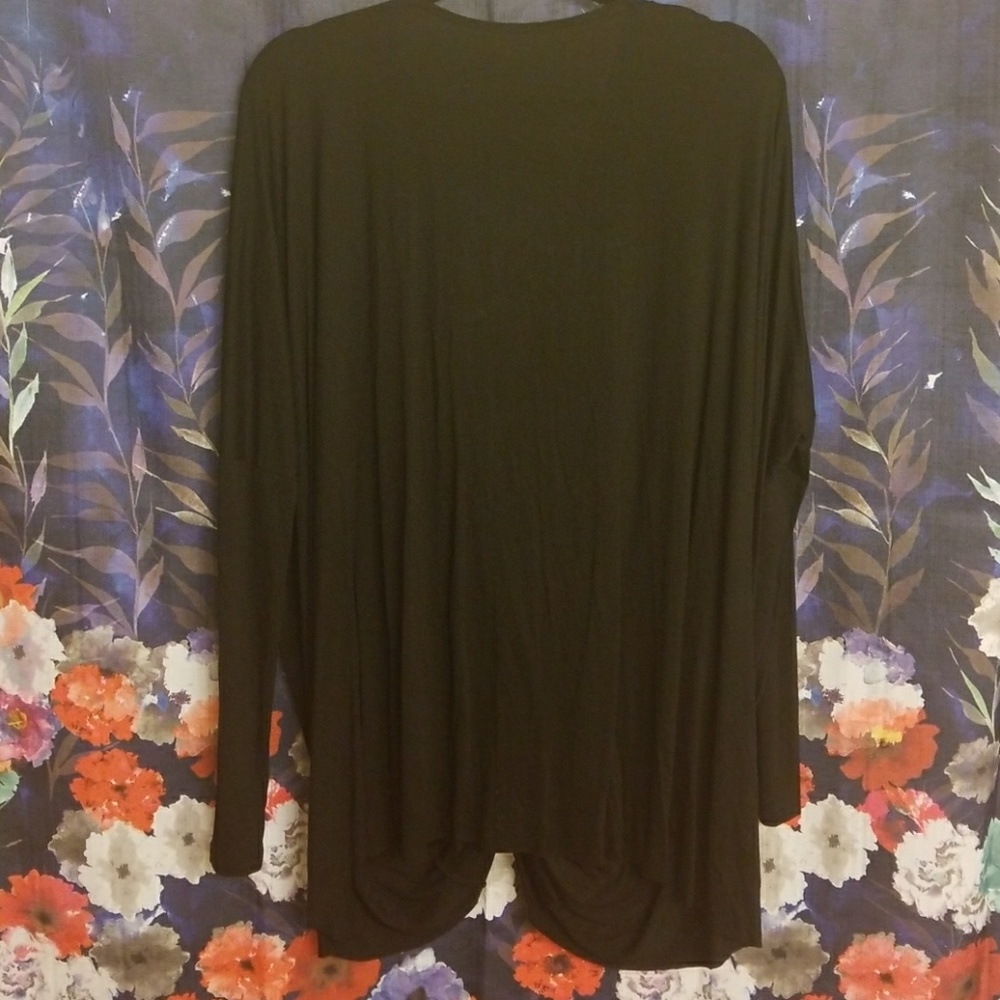 BEST CODY BLACK CROSS FRONT TOP - Picture 2 of 3